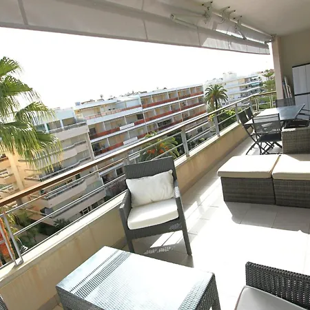 Fully Equipped With Large Terrace Lounge Area Appartement Cannes