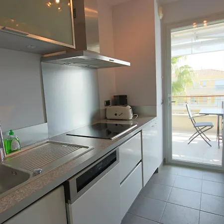 Fully Equipped With Large Terrace Lounge Area Appartement *