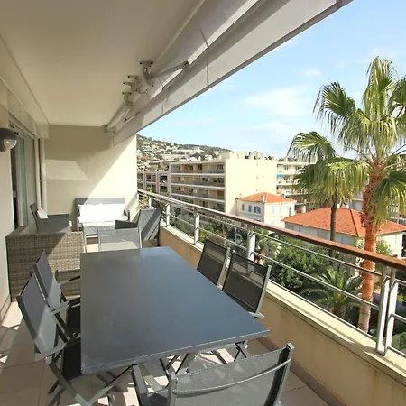 Appartement Entièrement équipé Avec Grande Terrasse Salon D' Extérieur *